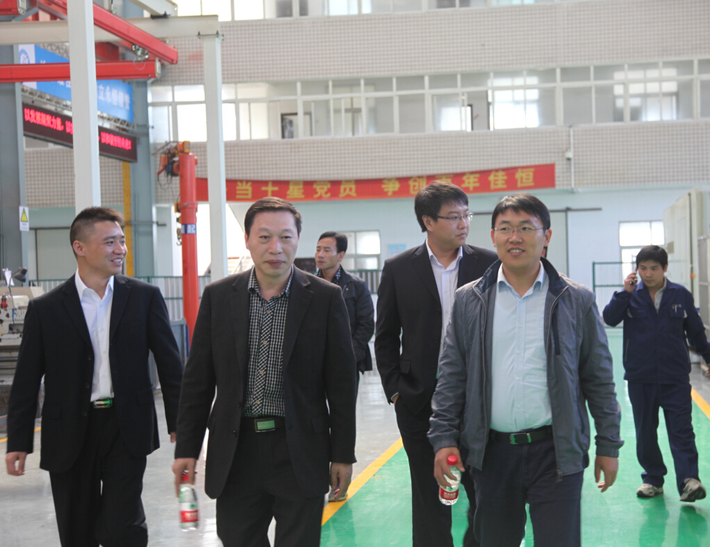 參觀生產(chǎn)現(xiàn)場(chǎng).jpg
